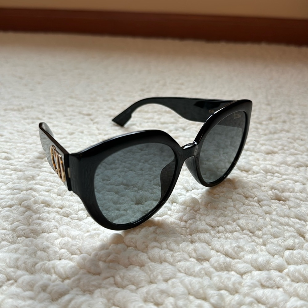 Dior cat eye black sunglasses (brand new condition)